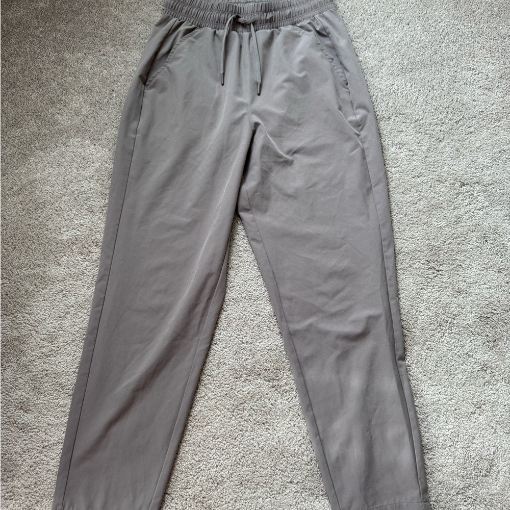 Women taupe cropped pants